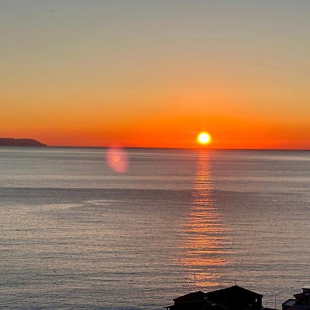 Roumers Himara エクステリア 写真