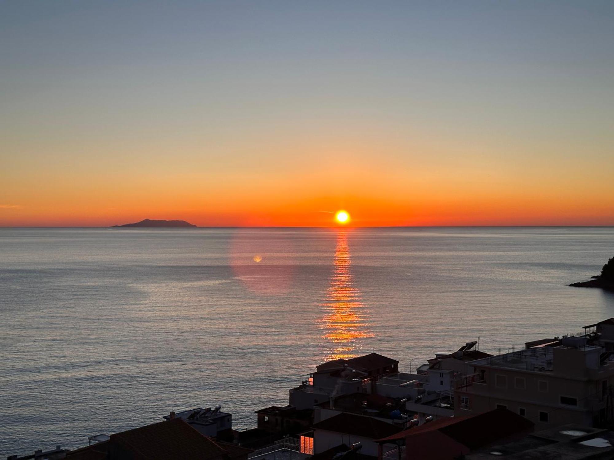 Roumers Himara エクステリア 写真